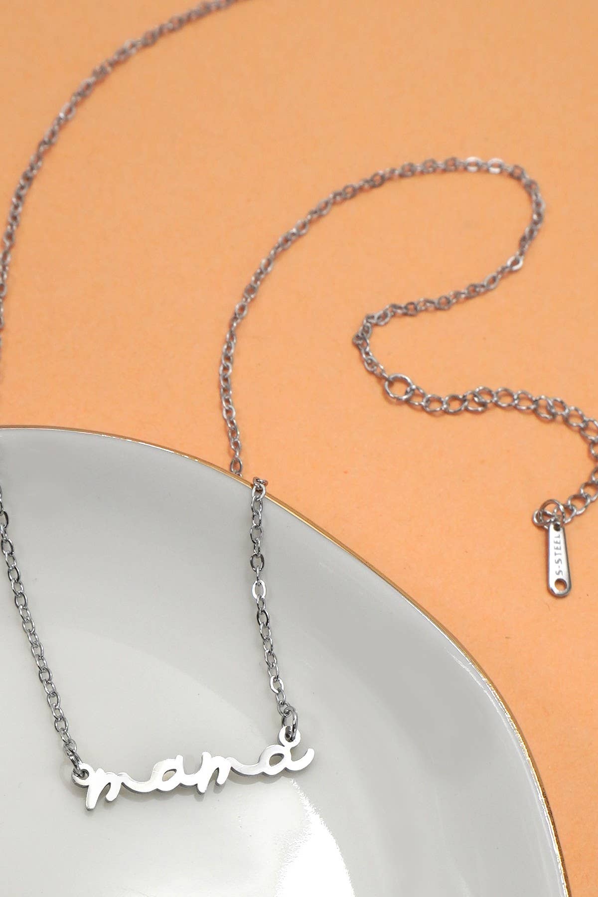 "Mama" Necklace